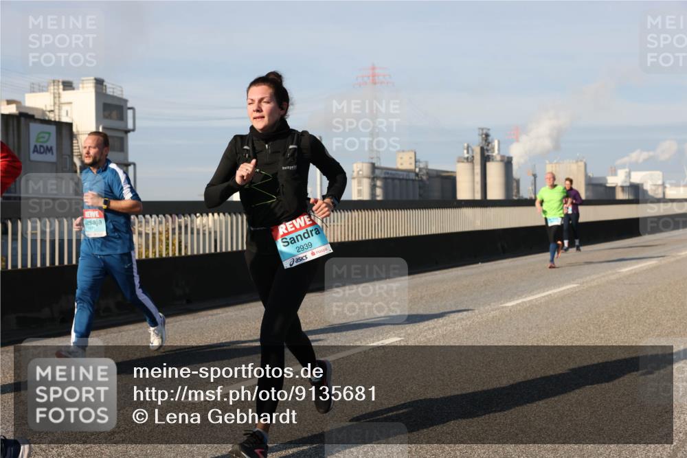 03.10.2025 - Köhlbrandbrückenlauf Lena Gebhardt http://msf.ph/oto/9135681 03.10.2025 09:53:42 Position 2 2939 meine-sportfotos.de