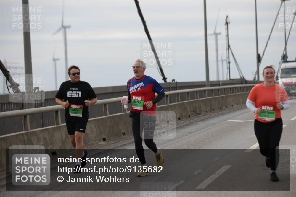 03.10.2025 - Köhlbrandbrückenlauf Jannik Wohlers http://msf.ph/oto/9135682 03.10.2025 16:06:25 Position 1 7, 8973, 2025, 7640, 9632 meine-sportfotos.de