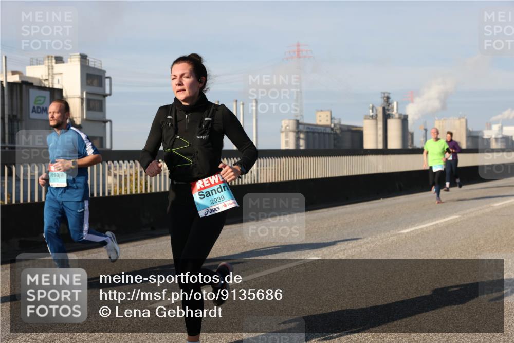 03.10.2025 - Köhlbrandbrückenlauf Lena Gebhardt http://msf.ph/oto/9135686 03.10.2025 09:53:42 Position 2 1675, 2939 meine-sportfotos.de