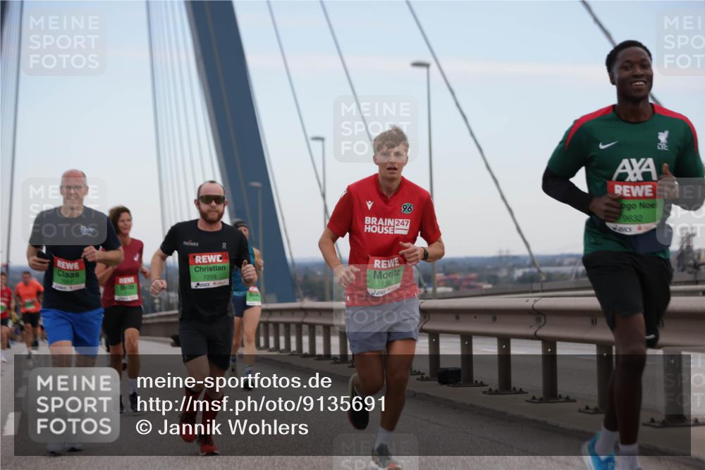03.10.2025 - Köhlbrandbrückenlauf Jannik Wohlers http://msf.ph/oto/9135691 03.10.2025 15:24:19 Position 1 90, 7259, 96, 247, 7342, 9632 meine-sportfotos.de