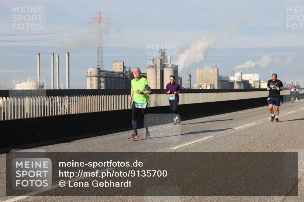 03.10.2025 - Köhlbrandbrückenlauf Lena Gebhardt http://msf.ph/oto/9135700 03.10.2025 09:53:43 Position 2  meine-sportfotos.de