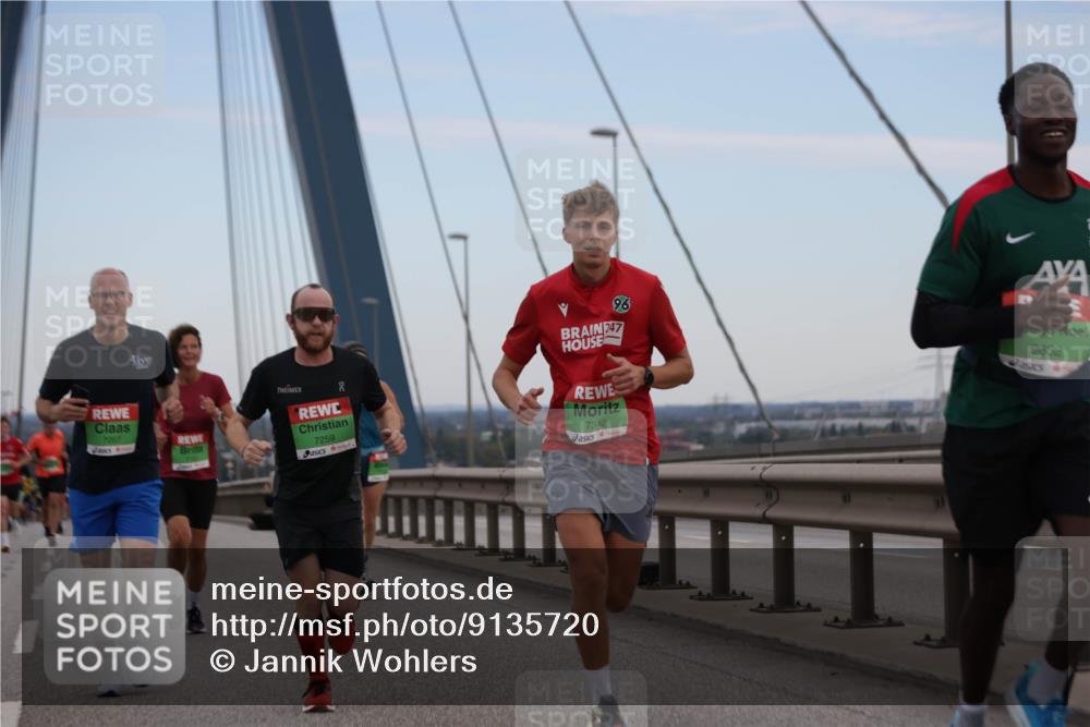 03.10.2025 - Köhlbrandbrückenlauf Jannik Wohlers http://msf.ph/oto/9135720 03.10.2025 15:24:19 Position 1 96, 7259, 247, 7342, 9632 meine-sportfotos.de