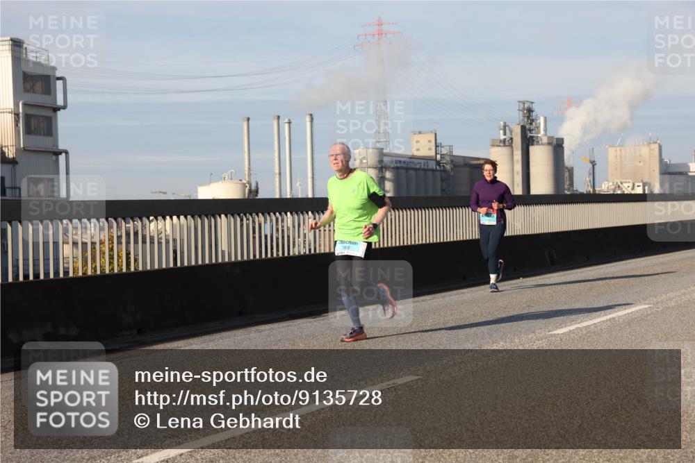 03.10.2025 - Köhlbrandbrückenlauf Lena Gebhardt http://msf.ph/oto/9135728 03.10.2025 09:53:44 Position 2 1802 meine-sportfotos.de