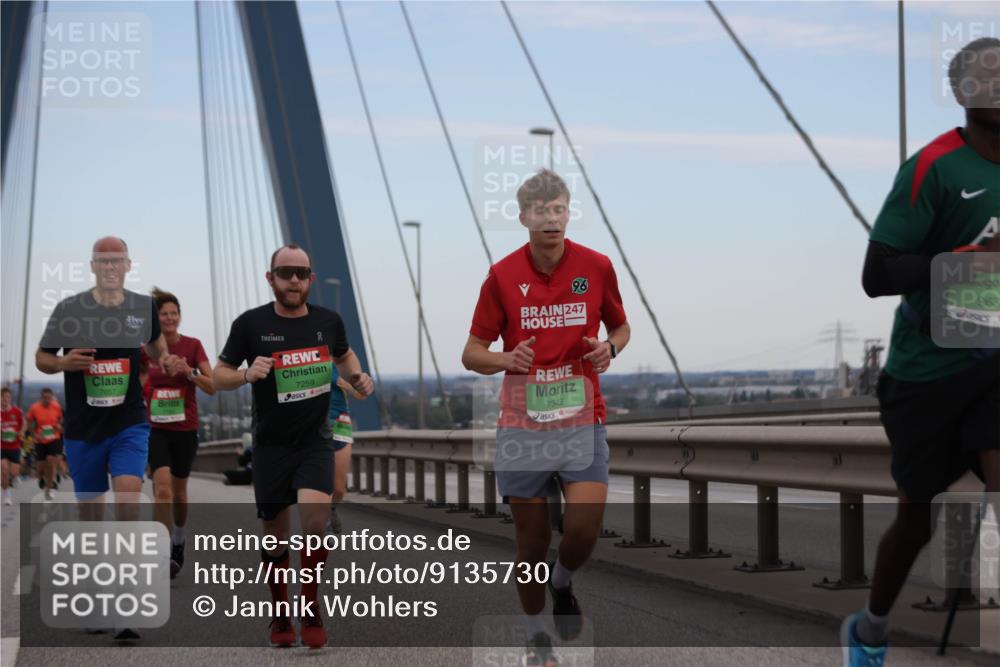 03.10.2025 - Köhlbrandbrückenlauf Jannik Wohlers http://msf.ph/oto/9135730 03.10.2025 15:24:19 Position 1 70, 7259, 963, 96, 247, 7342 meine-sportfotos.de