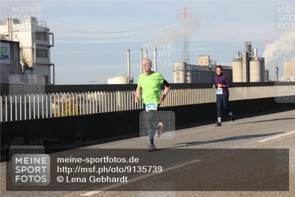 03.10.2025 - Köhlbrandbrückenlauf Lena Gebhardt http://msf.ph/oto/9135739 03.10.2025 09:53:45 Position 2  meine-sportfotos.de