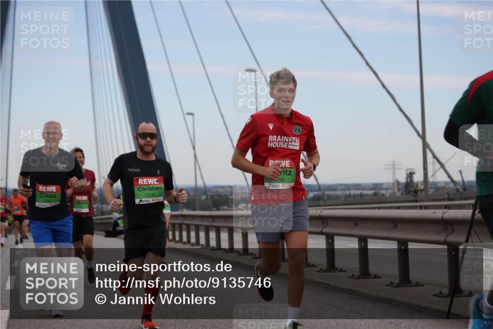 03.10.2025 - Köhlbrandbrückenlauf Jannik Wohlers http://msf.ph/oto/9135746 03.10.2025 15:24:20 Position 1 96, 7057, 7259, 247, 342 meine-sportfotos.de