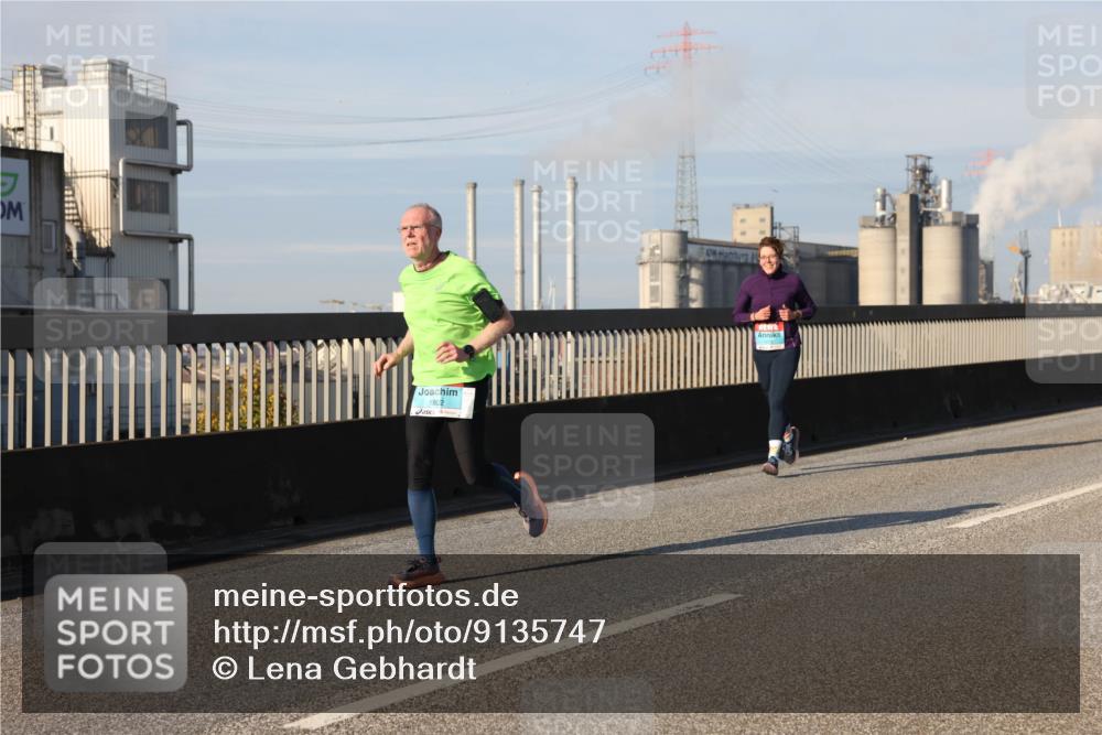 03.10.2025 - Köhlbrandbrückenlauf Lena Gebhardt http://msf.ph/oto/9135747 03.10.2025 09:53:45 Position 2 1802 meine-sportfotos.de