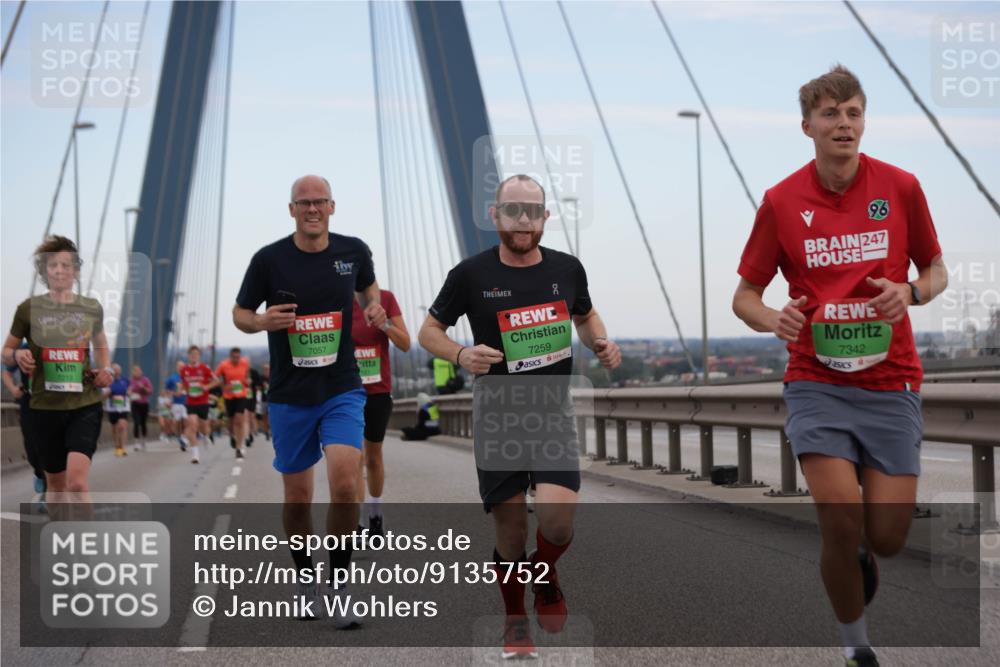 03.10.2025 - Köhlbrandbrückenlauf Jannik Wohlers http://msf.ph/oto/9135752 03.10.2025 15:24:20 Position 1 7057, 247, 7259, 7342 meine-sportfotos.de