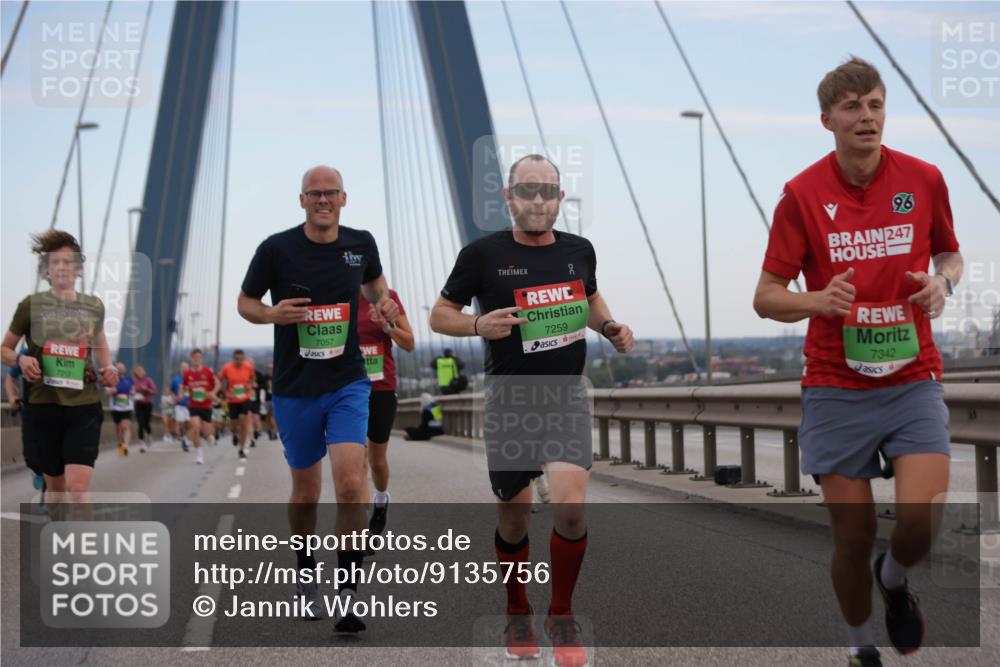 03.10.2025 - Köhlbrandbrückenlauf Jannik Wohlers http://msf.ph/oto/9135756 03.10.2025 15:24:20 Position 1 7057, 7259, 96, 247, 7342 meine-sportfotos.de