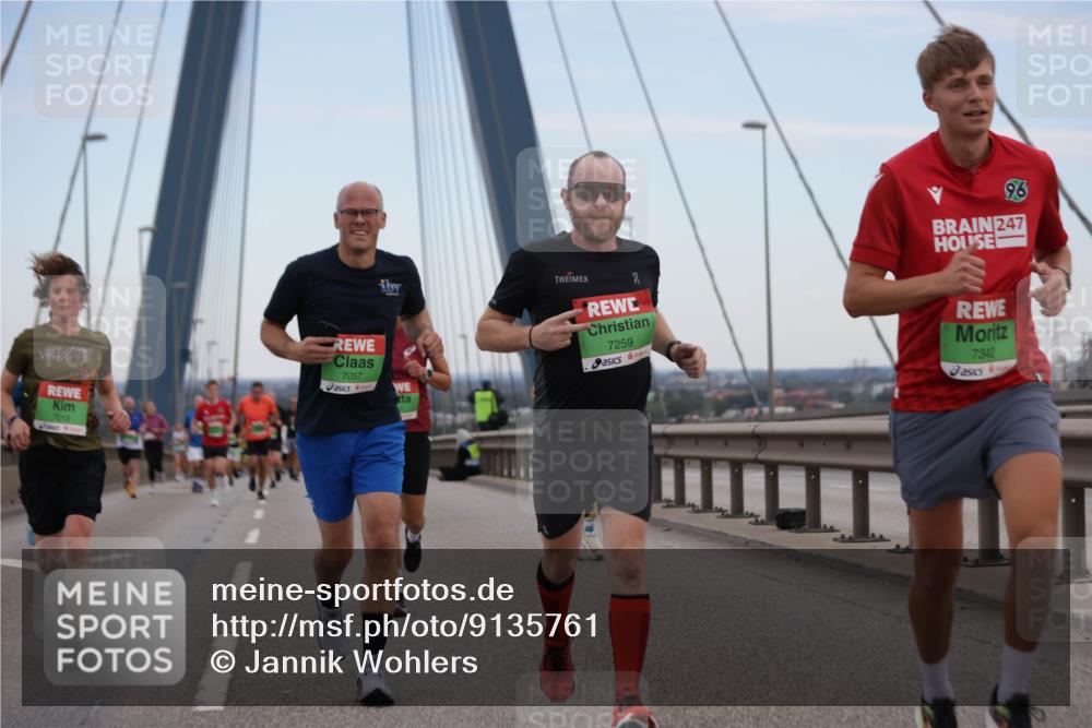 03.10.2025 - Köhlbrandbrückenlauf Jannik Wohlers http://msf.ph/oto/9135761 03.10.2025 15:24:20 Position 1 20, 7213, 7057, 7259, 96, 247, 7342 meine-sportfotos.de