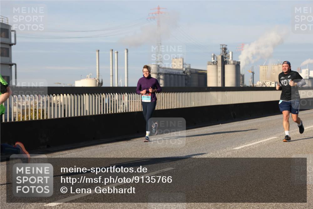 03.10.2025 - Köhlbrandbrückenlauf Lena Gebhardt http://msf.ph/oto/9135766 03.10.2025 09:53:46 Position 2 1470 meine-sportfotos.de