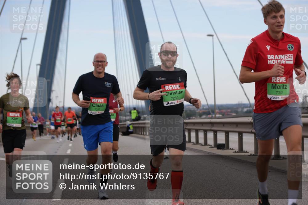 03.10.2025 - Köhlbrandbrückenlauf Jannik Wohlers http://msf.ph/oto/9135767 03.10.2025 15:24:20 Position 1 7213, 7057, 7259, 96, 96, 247, 7342 meine-sportfotos.de