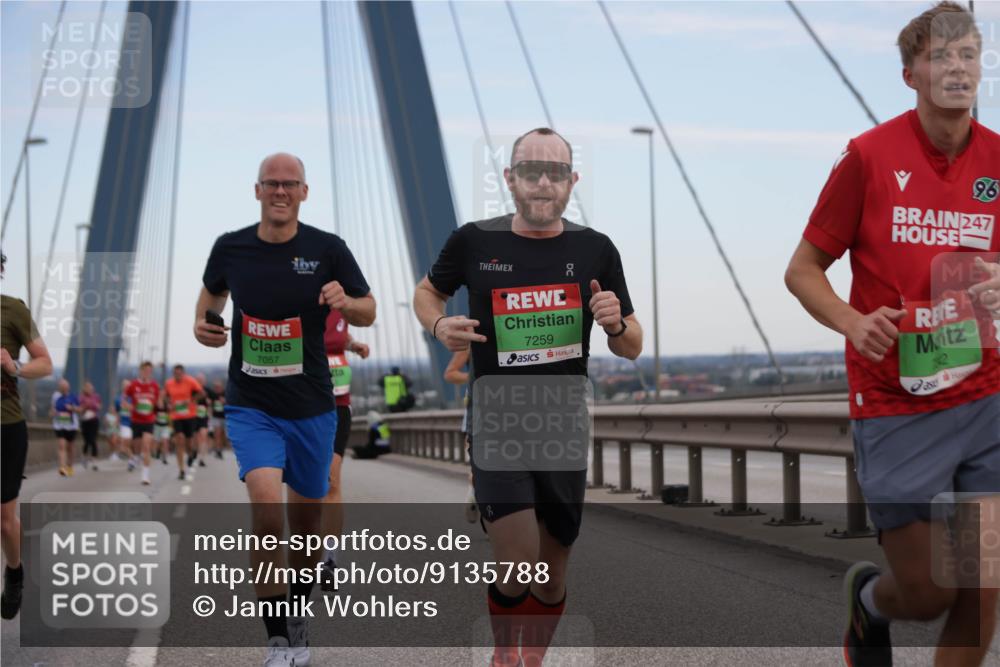 03.10.2025 - Köhlbrandbrückenlauf Jannik Wohlers http://msf.ph/oto/9135788 03.10.2025 15:24:20 Position 1 7057, 50, 7259, 96, 247 meine-sportfotos.de