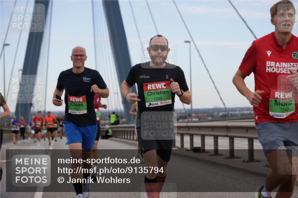 03.10.2025 - Köhlbrandbrückenlauf Jannik Wohlers http://msf.ph/oto/9135794 03.10.2025 15:24:21 Position 1 9, 247, 7057, 7259, 7342 meine-sportfotos.de