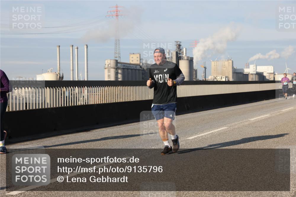 03.10.2025 - Köhlbrandbrückenlauf Lena Gebhardt http://msf.ph/oto/9135796 03.10.2025 09:53:47 Position 2  meine-sportfotos.de