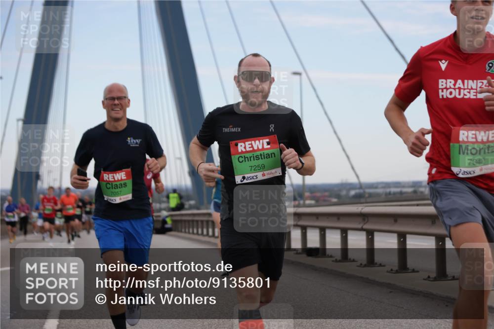 03.10.2025 - Köhlbrandbrückenlauf Jannik Wohlers http://msf.ph/oto/9135801 03.10.2025 15:24:21 Position 1 7057, 7259, 9, 24, 7342 meine-sportfotos.de
