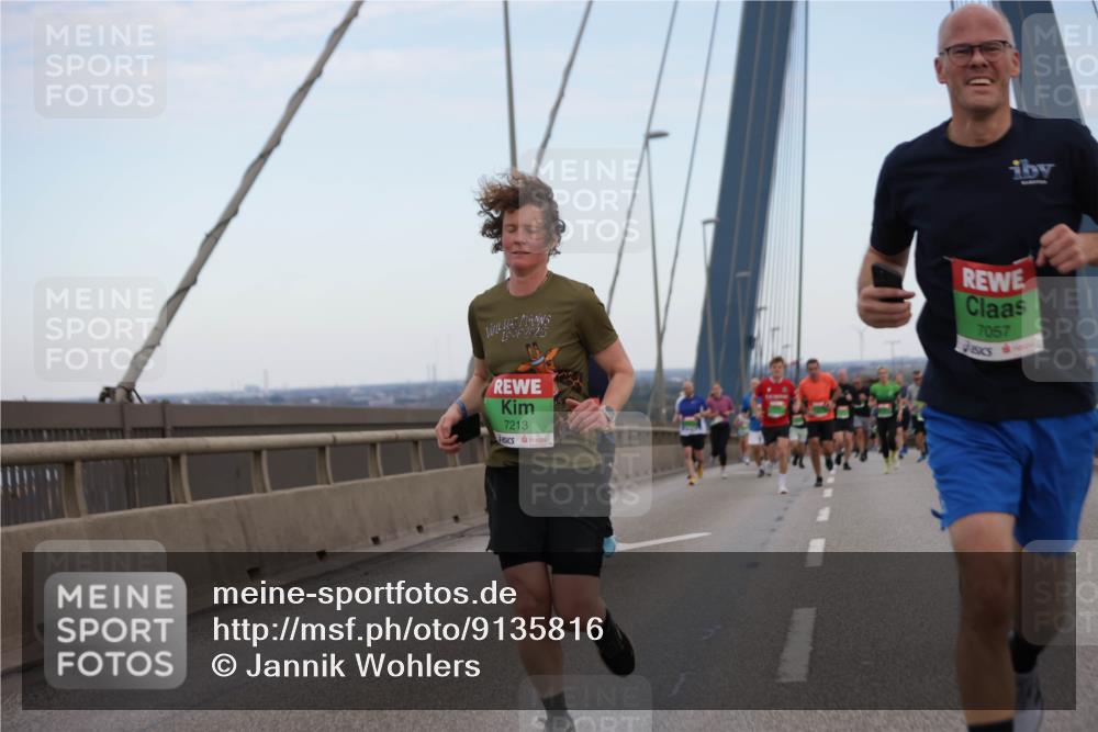 03.10.2025 - Köhlbrandbrückenlauf Jannik Wohlers http://msf.ph/oto/9135816 03.10.2025 15:24:21 Position 1 2025, 7213, 7057 meine-sportfotos.de