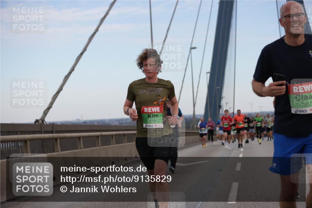 03.10.2025 - Köhlbrandbrückenlauf Jannik Wohlers http://msf.ph/oto/9135829 03.10.2025 15:24:21 Position 1 2025, 7213, 7057 meine-sportfotos.de