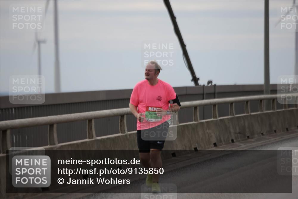 03.10.2025 - Köhlbrandbrückenlauf Jannik Wohlers http://msf.ph/oto/9135850 03.10.2025 16:06:42 Position 1 8470 meine-sportfotos.de