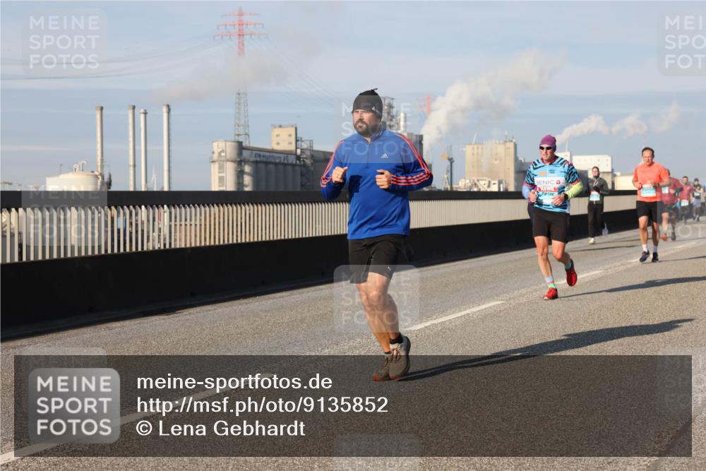 03.10.2025 - Köhlbrandbrückenlauf Lena Gebhardt http://msf.ph/oto/9135852 03.10.2025 09:53:51 Position 2  meine-sportfotos.de