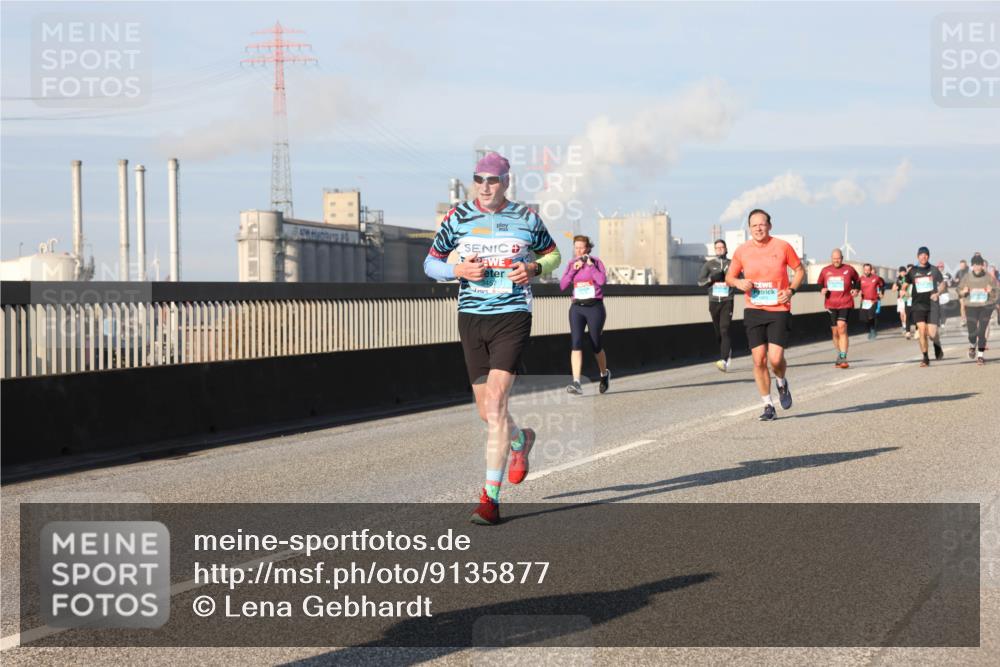 03.10.2025 - Köhlbrandbrückenlauf Lena Gebhardt http://msf.ph/oto/9135877 03.10.2025 09:53:53 Position 2  meine-sportfotos.de