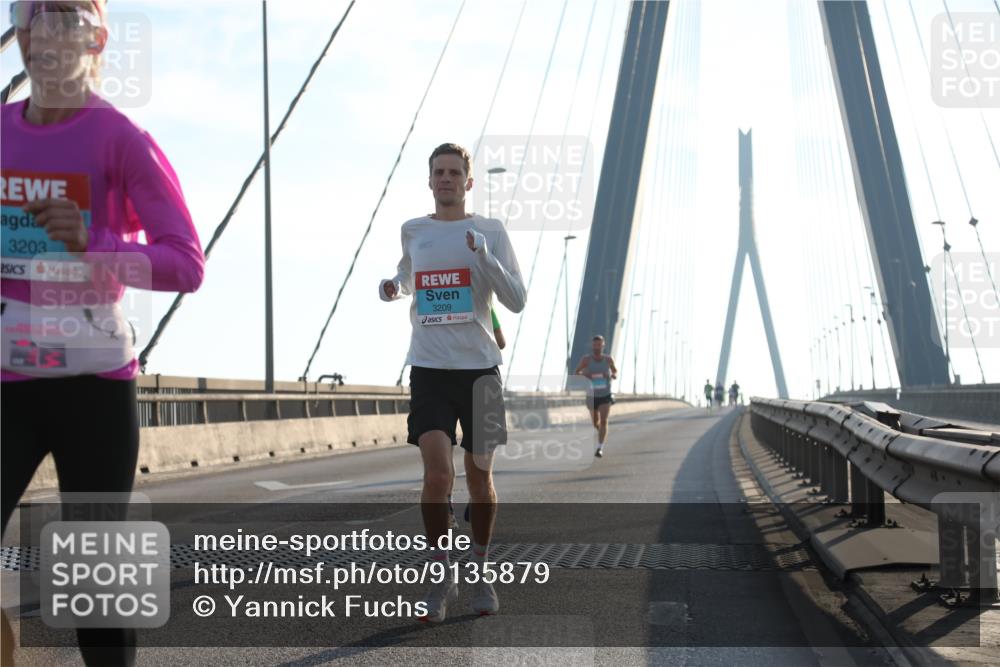 03.10.2025 - Köhlbrandbrückenlauf Yannick Fuchs http://msf.ph/oto/9135879 03.10.2025 08:19:24 Position 2 3203, 3209 meine-sportfotos.de