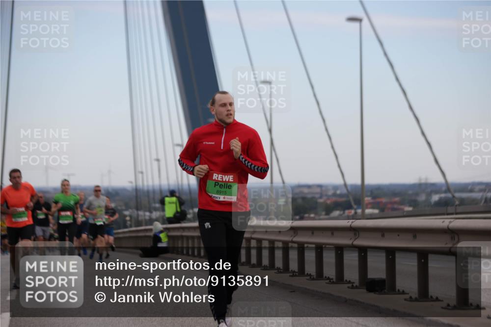 03.10.2025 - Köhlbrandbrückenlauf Jannik Wohlers http://msf.ph/oto/9135891 03.10.2025 15:24:24 Position 1 8915 meine-sportfotos.de
