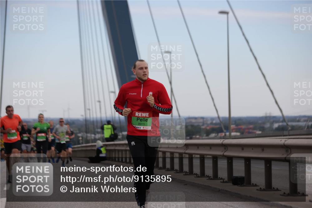 03.10.2025 - Köhlbrandbrückenlauf Jannik Wohlers http://msf.ph/oto/9135895 03.10.2025 15:24:24 Position 1 8915 meine-sportfotos.de