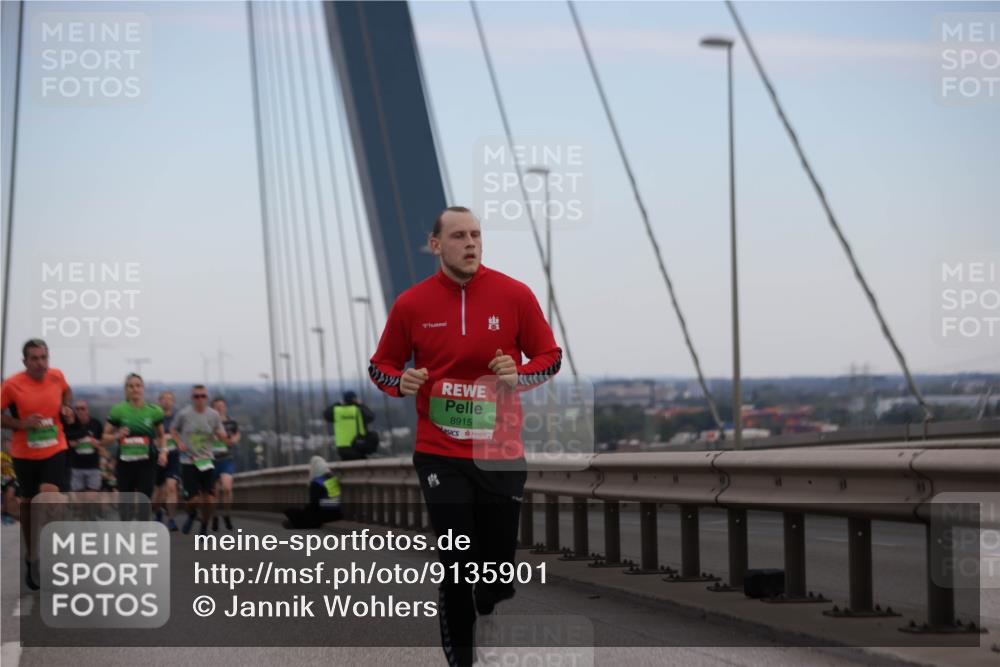 03.10.2025 - Köhlbrandbrückenlauf Jannik Wohlers http://msf.ph/oto/9135901 03.10.2025 15:24:24 Position 1 8915 meine-sportfotos.de