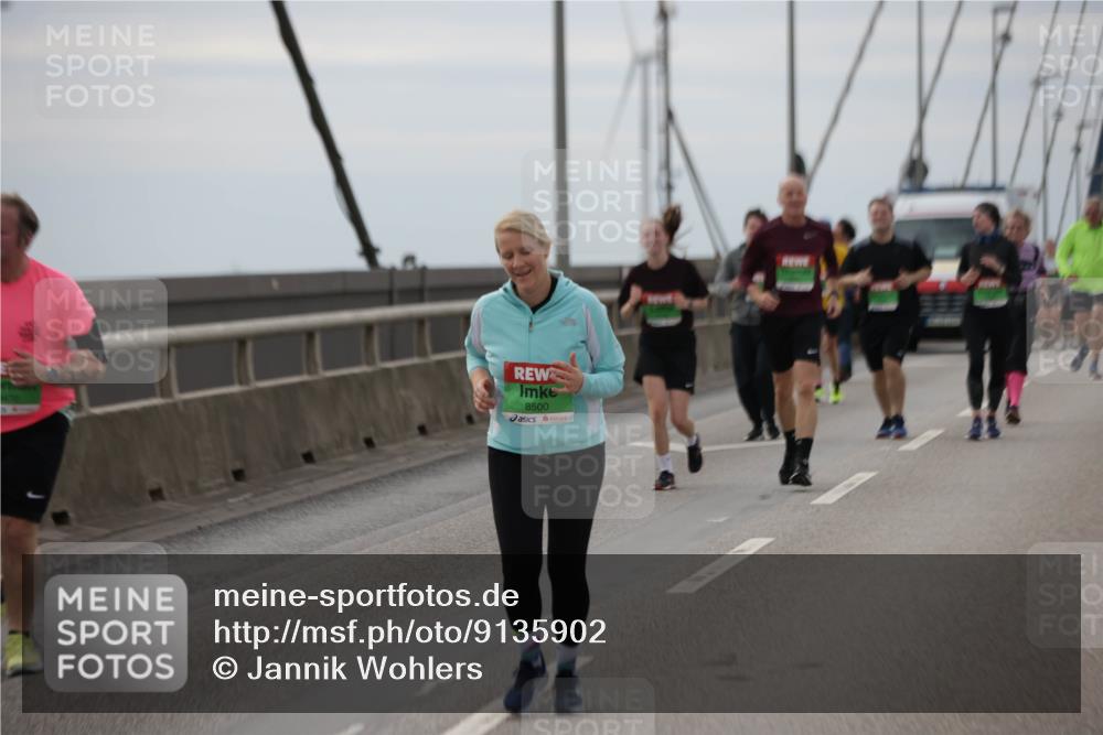 03.10.2025 - Köhlbrandbrückenlauf Jannik Wohlers http://msf.ph/oto/9135902 03.10.2025 16:06:45 Position 1 8500 meine-sportfotos.de