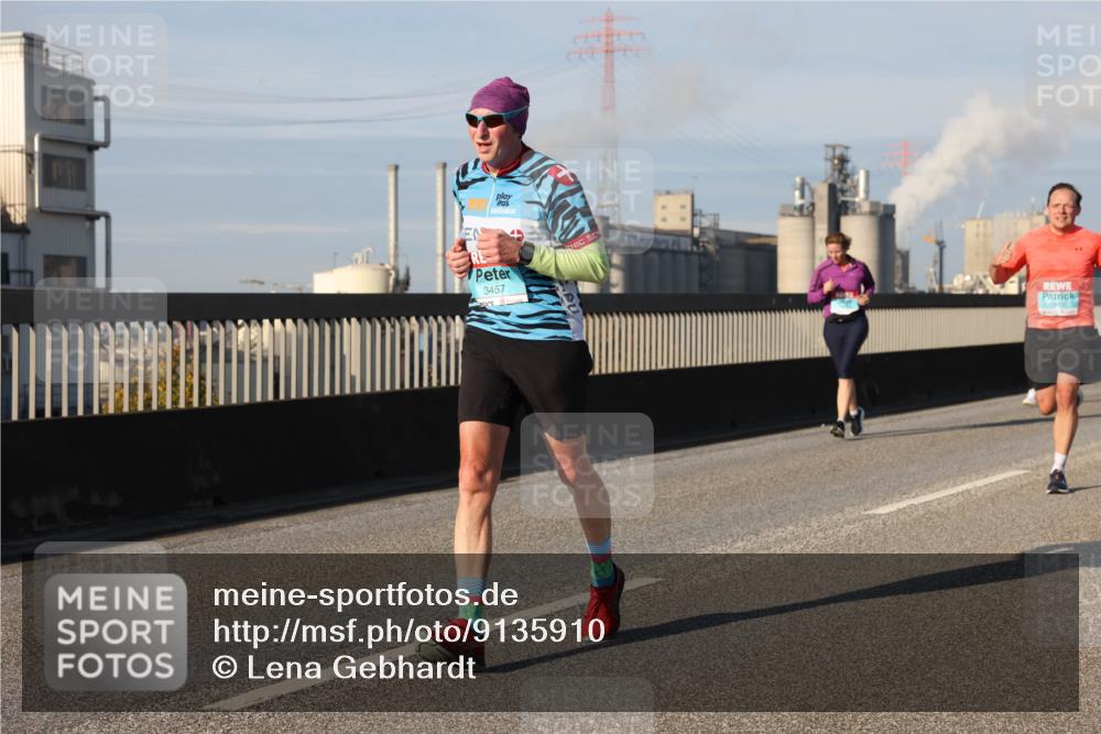 03.10.2025 - Köhlbrandbrückenlauf Lena Gebhardt http://msf.ph/oto/9135910 03.10.2025 09:53:54 Position 2 3457 meine-sportfotos.de