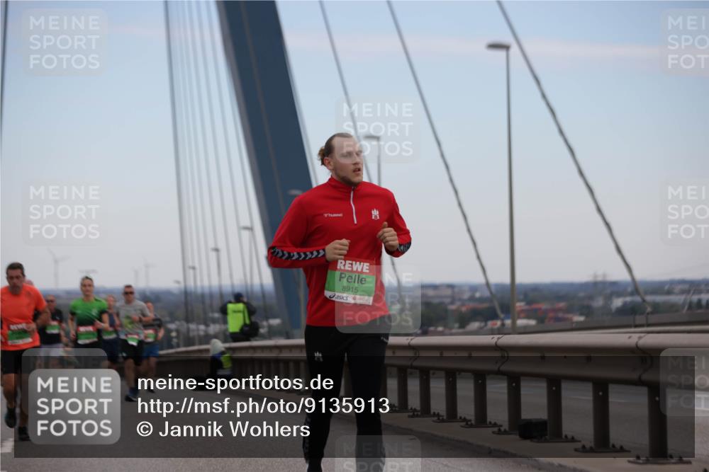 03.10.2025 - Köhlbrandbrückenlauf Jannik Wohlers http://msf.ph/oto/9135913 03.10.2025 15:24:24 Position 1 8915 meine-sportfotos.de