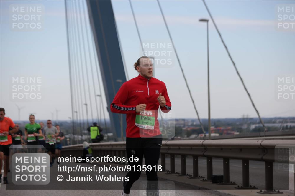 03.10.2025 - Köhlbrandbrückenlauf Jannik Wohlers http://msf.ph/oto/9135918 03.10.2025 15:24:24 Position 1 8915 meine-sportfotos.de