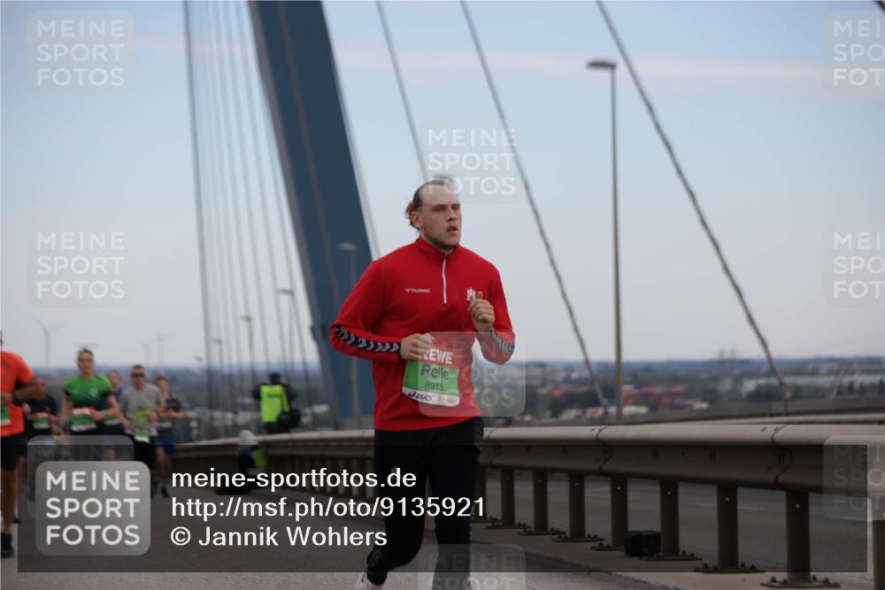03.10.2025 - Köhlbrandbrückenlauf Jannik Wohlers http://msf.ph/oto/9135921 03.10.2025 15:24:24 Position 1 8915 meine-sportfotos.de