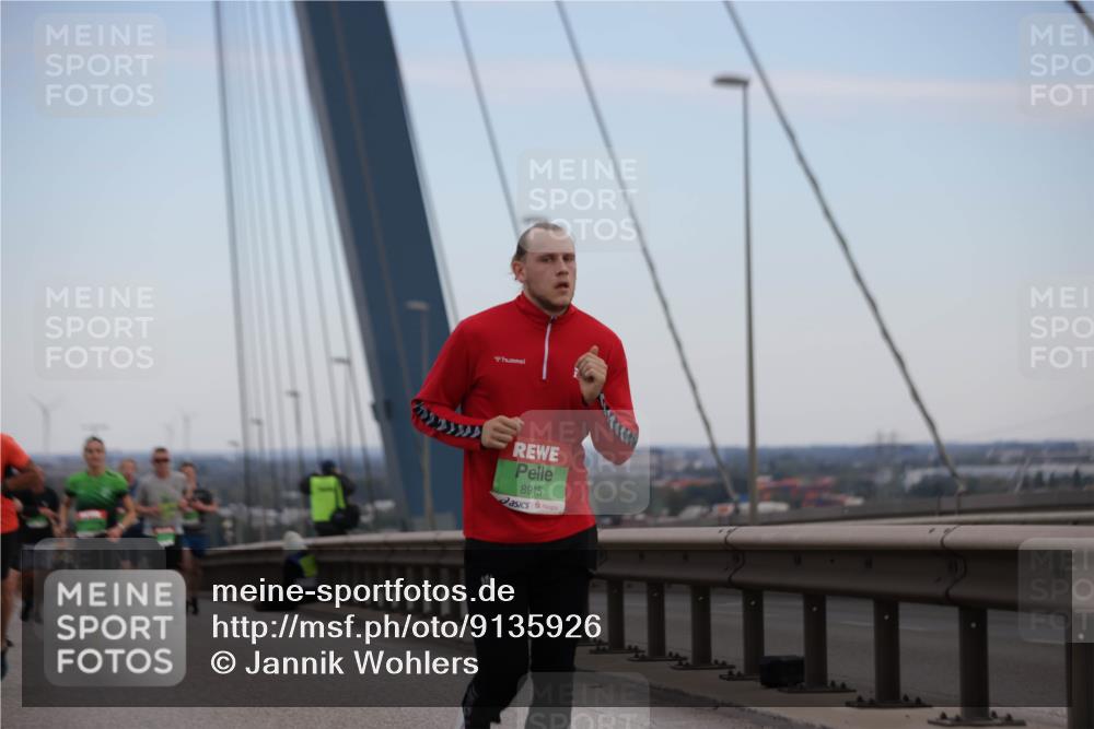 03.10.2025 - Köhlbrandbrückenlauf Jannik Wohlers http://msf.ph/oto/9135926 03.10.2025 15:24:24 Position 1 8915 meine-sportfotos.de