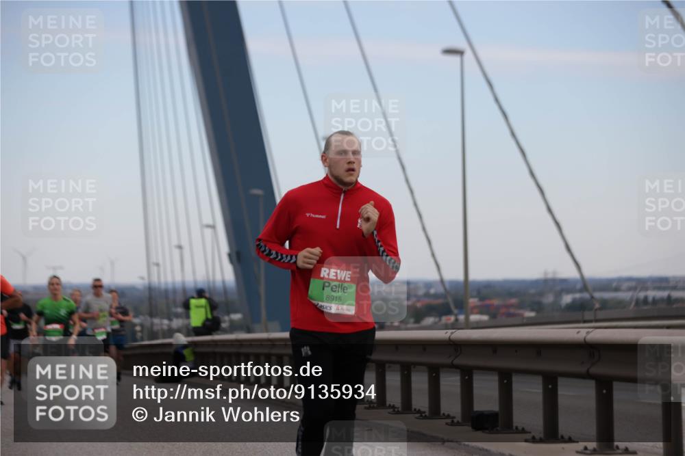 03.10.2025 - Köhlbrandbrückenlauf Jannik Wohlers http://msf.ph/oto/9135934 03.10.2025 15:24:24 Position 1 8915 meine-sportfotos.de