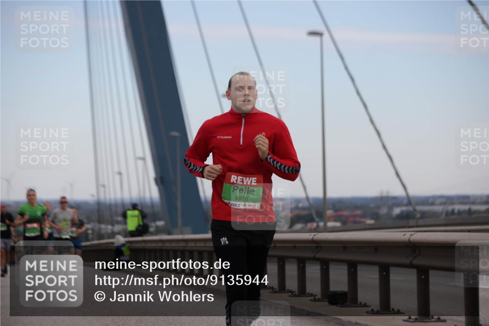 03.10.2025 - Köhlbrandbrückenlauf Jannik Wohlers http://msf.ph/oto/9135944 03.10.2025 15:24:24 Position 1 8915 meine-sportfotos.de