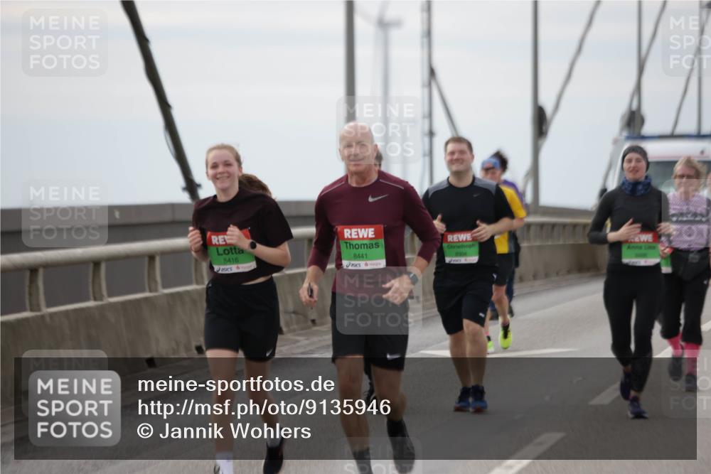 03.10.2025 - Köhlbrandbrückenlauf Jannik Wohlers http://msf.ph/oto/9135946 03.10.2025 16:06:49 Position 1 8416, 8441, 8304 meine-sportfotos.de