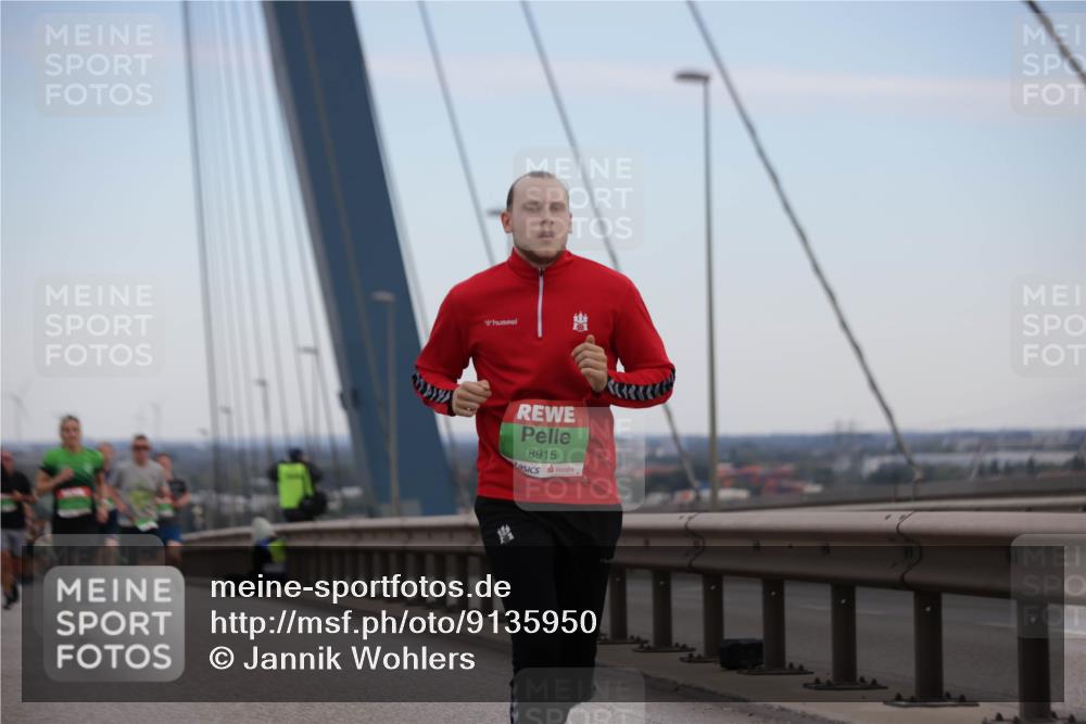 03.10.2025 - Köhlbrandbrückenlauf Jannik Wohlers http://msf.ph/oto/9135950 03.10.2025 15:24:24 Position 1 8915 meine-sportfotos.de