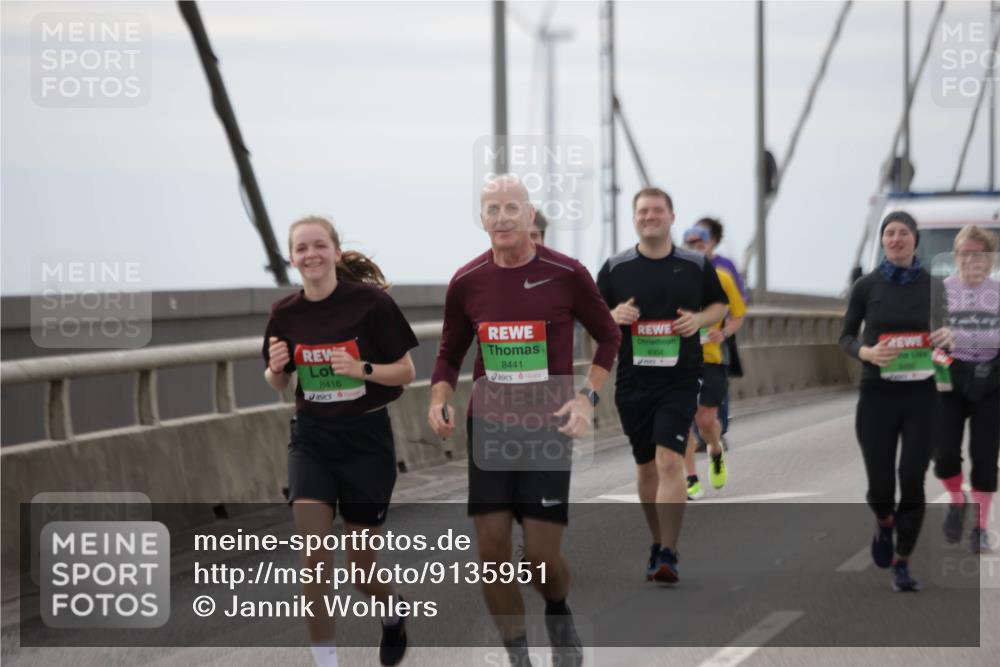 03.10.2025 - Köhlbrandbrückenlauf Jannik Wohlers http://msf.ph/oto/9135951 03.10.2025 16:06:49 Position 1 8416, 8441, 8304 meine-sportfotos.de