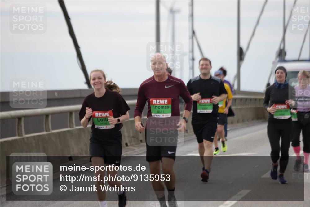 03.10.2025 - Köhlbrandbrückenlauf Jannik Wohlers http://msf.ph/oto/9135953 03.10.2025 16:06:49 Position 1 8416, 8441, 8304 meine-sportfotos.de