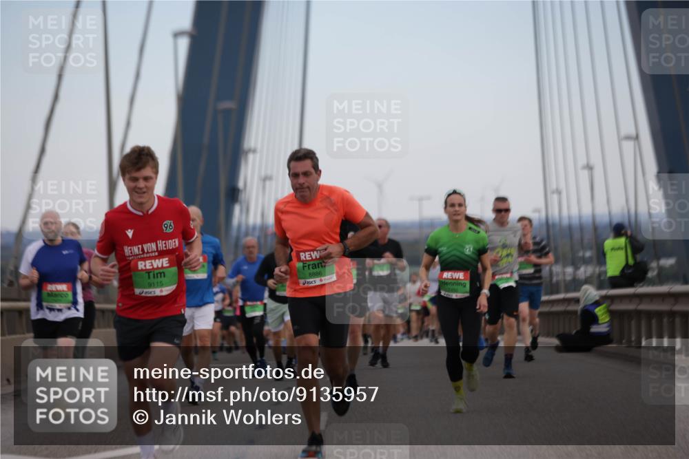 03.10.2025 - Köhlbrandbrückenlauf Jannik Wohlers http://msf.ph/oto/9135957 03.10.2025 15:24:26 Position 1 96, 9115, 8886 meine-sportfotos.de