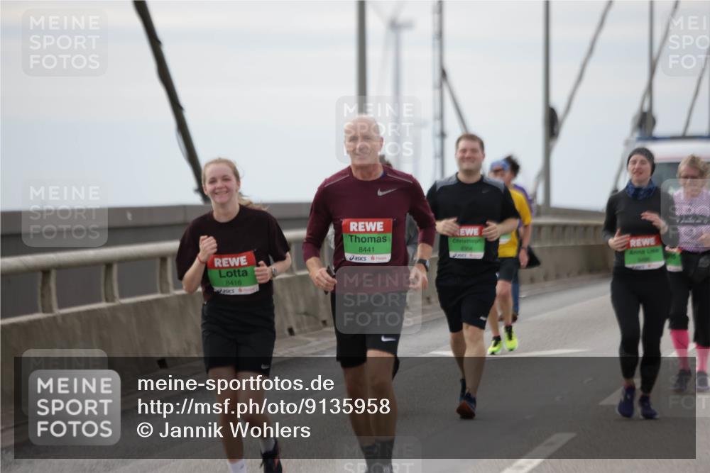 03.10.2025 - Köhlbrandbrückenlauf Jannik Wohlers http://msf.ph/oto/9135958 03.10.2025 16:06:49 Position 1 8416, 8441, 8304 meine-sportfotos.de