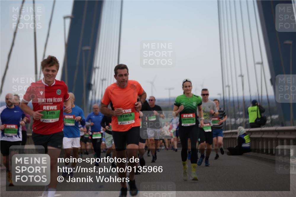 03.10.2025 - Köhlbrandbrückenlauf Jannik Wohlers http://msf.ph/oto/9135966 03.10.2025 15:24:26 Position 1 96, 9115, 8886, 7455 meine-sportfotos.de