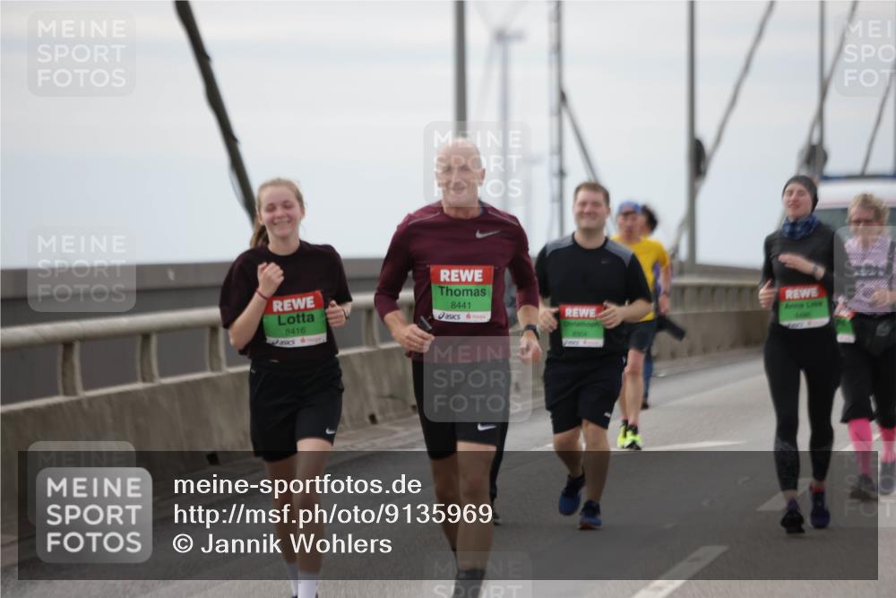 03.10.2025 - Köhlbrandbrückenlauf Jannik Wohlers http://msf.ph/oto/9135969 03.10.2025 16:06:49 Position 1 8416, 8441, 8304 meine-sportfotos.de