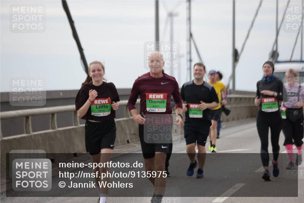 03.10.2025 - Köhlbrandbrückenlauf Jannik Wohlers http://msf.ph/oto/9135975 03.10.2025 16:06:49 Position 1 8416, 8441, 8304 meine-sportfotos.de