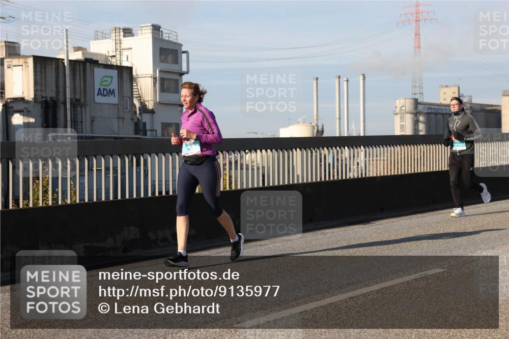 03.10.2025 - Köhlbrandbrückenlauf Lena Gebhardt http://msf.ph/oto/9135977 03.10.2025 09:53:57 Position 2  meine-sportfotos.de
