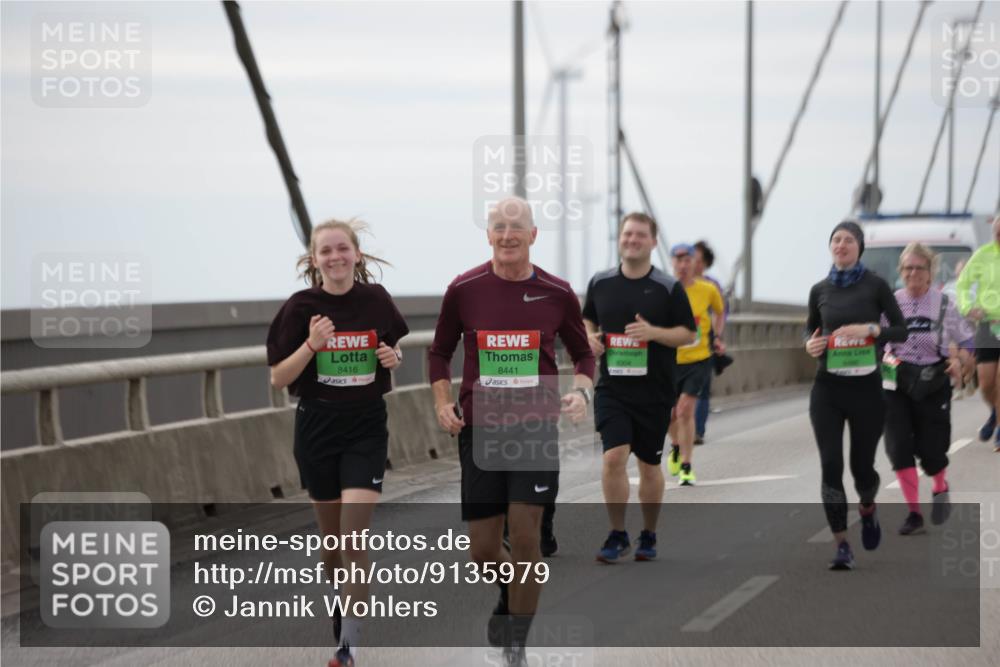 03.10.2025 - Köhlbrandbrückenlauf Jannik Wohlers http://msf.ph/oto/9135979 03.10.2025 16:06:49 Position 1 8416, 8441, 8304 meine-sportfotos.de
