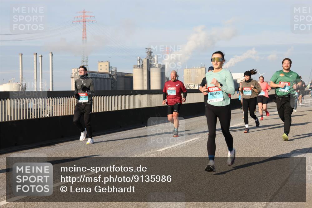03.10.2025 - Köhlbrandbrückenlauf Lena Gebhardt http://msf.ph/oto/9135986 03.10.2025 09:53:57 Position 2 1191, 2381 meine-sportfotos.de
