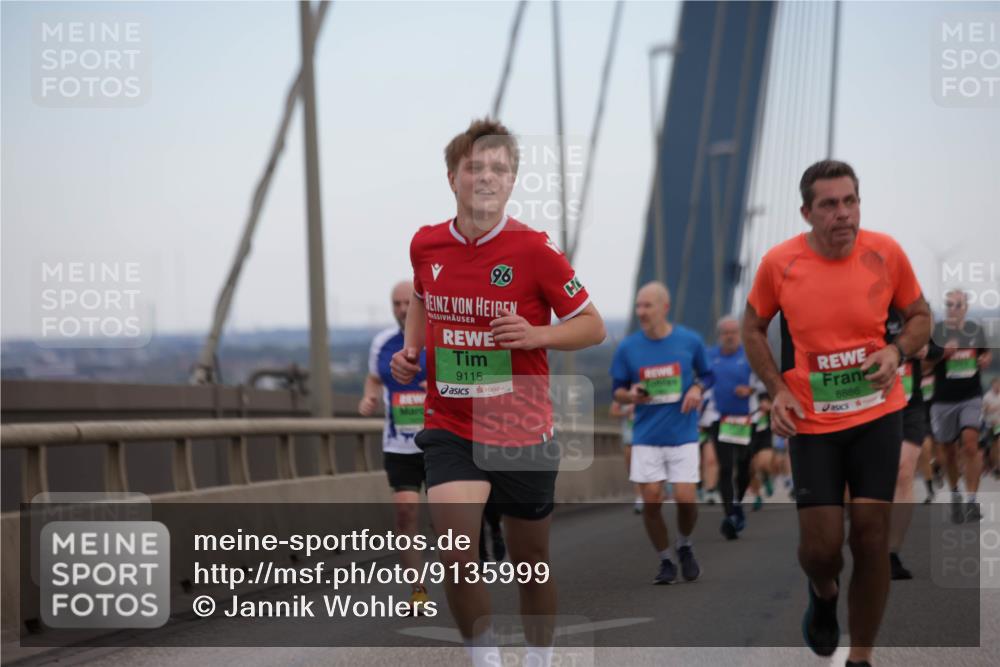 03.10.2025 - Köhlbrandbrückenlauf Jannik Wohlers http://msf.ph/oto/9135999 03.10.2025 15:24:27 Position 1 96, 9115, 8886 meine-sportfotos.de